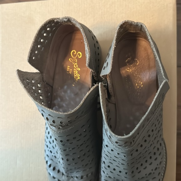 Seychelles Tame Me ankle laser cut-out booties Size 8 - Picture 6 of 6